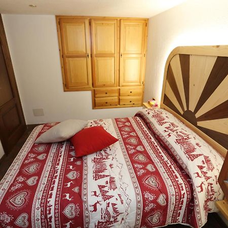 Suite Del Villaggio Sarre Bagian luar foto