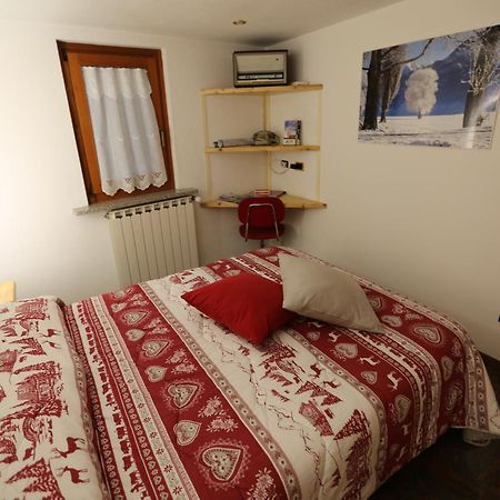 Suite Del Villaggio Sarre Bagian luar foto