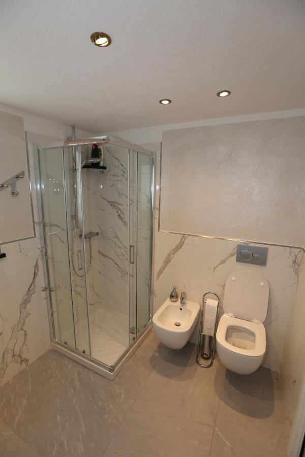 Suite Del Villaggio Sarre Bagian luar foto