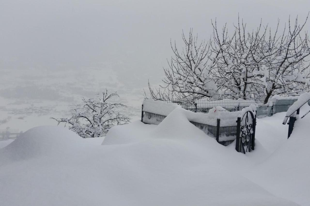 Suite Del Villaggio Sarre Bagian luar foto