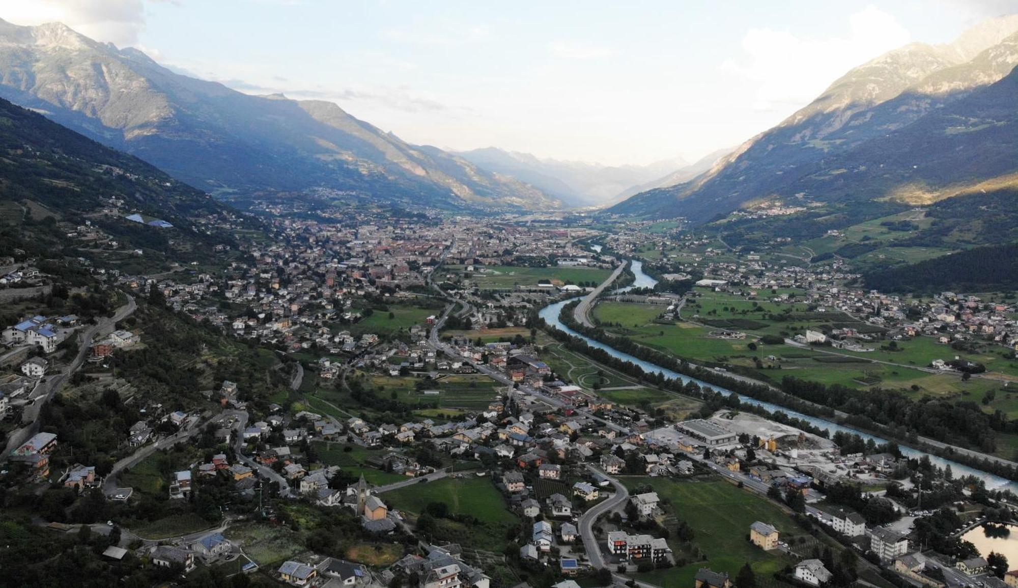 Suite Del Villaggio Sarre Bagian luar foto