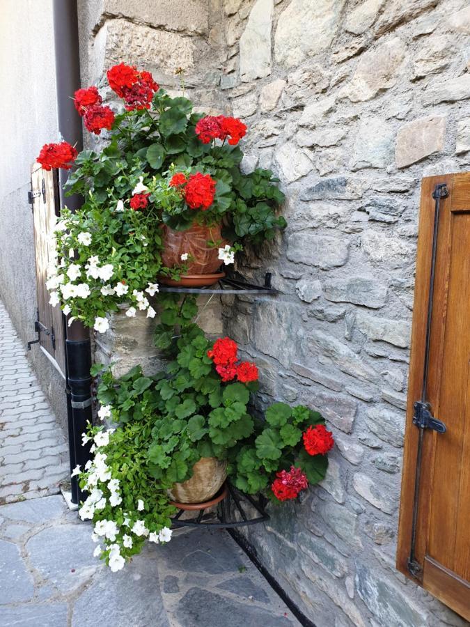 Suite Del Villaggio Sarre Bagian luar foto